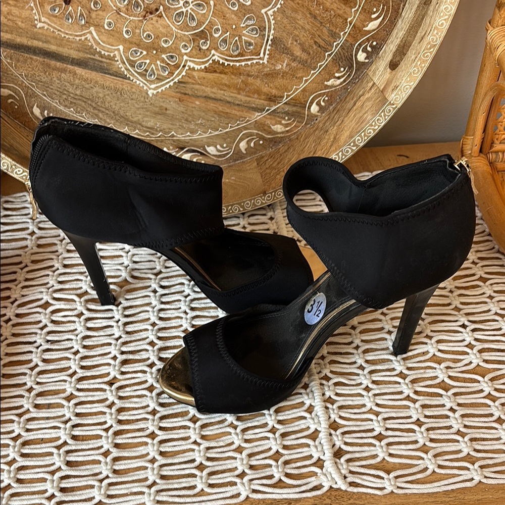 BCBG Black Heels platform, gold toe